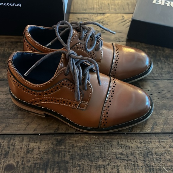 Like new boys dress shoes - Picture 3 of 5